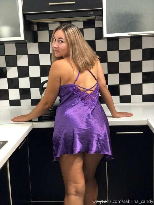 I look really sexy in this robe, right? would you like to ta..