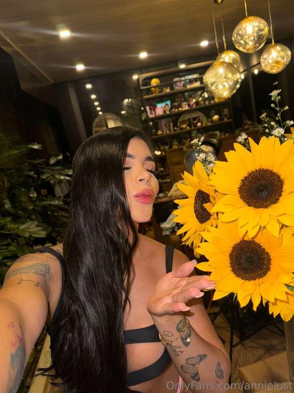 Wanna stretch me open right now? 🌅🍆