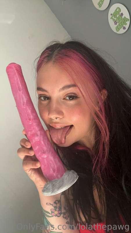 New dildo who dis?? I’ll make a video for my feed using this..
