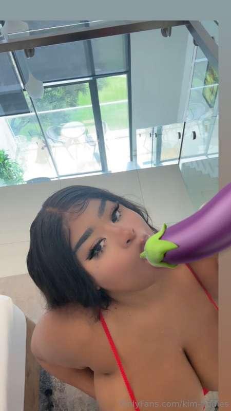 BARE BOUNCING TITS🍒 
Stuff your face with them and motorboat..