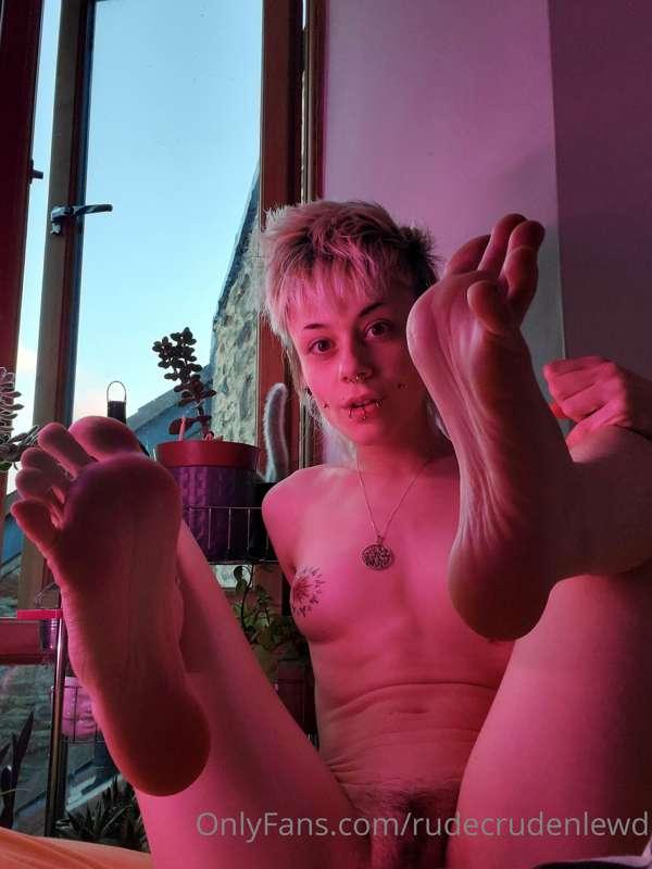 One fact about me you might not know is.... my feet are SUPE..