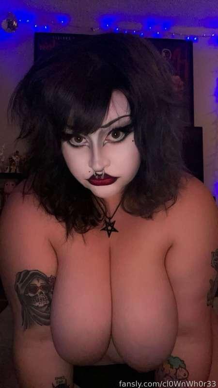 cl0wnwh0r33 image #3