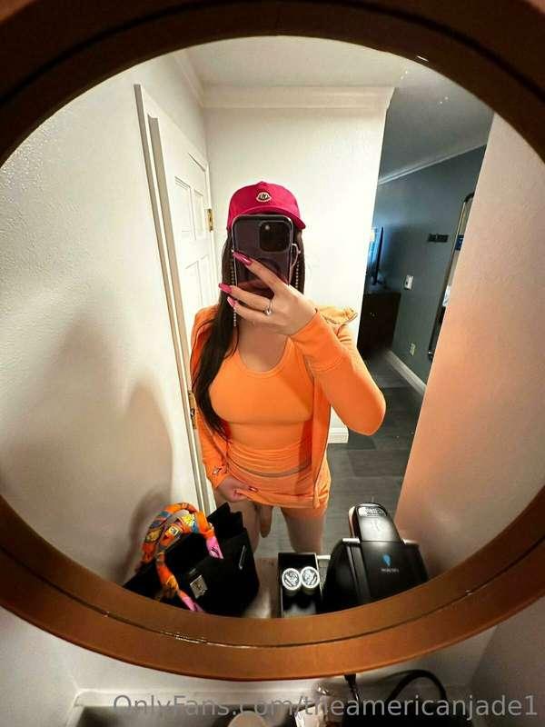 Stepping into my hotel room😏