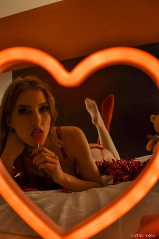 I'll be your lollipop queen 😍🍭
