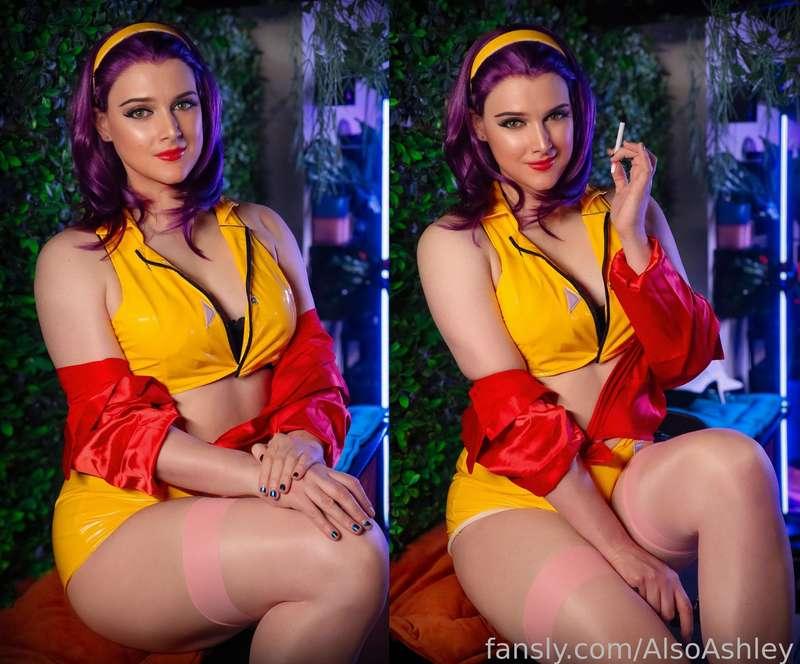 Me Testing Lights/Frame VS. Me in Character as Faye 💜💛 I am so excited to share next week's cosplay set, it is probably my best shot set yet in my studio, and I am SO HAPPY with it... And I love getting into character as Faye... It also gets so much naughtier than any cosplay I have ever done hehe

#trans #tgirl #trap #femboy #feminization #pinup #lingerie #sissy #ass #thicc #mtf #honeybirdette #girlnextdoor #cosplay #cowboybebop #fayevalentine