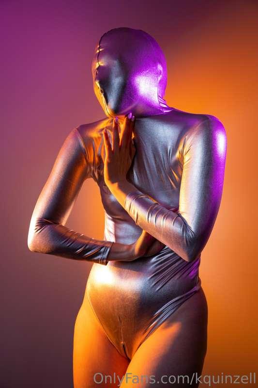 Absolutely loving this pic of me in my hooded body by Daspho..