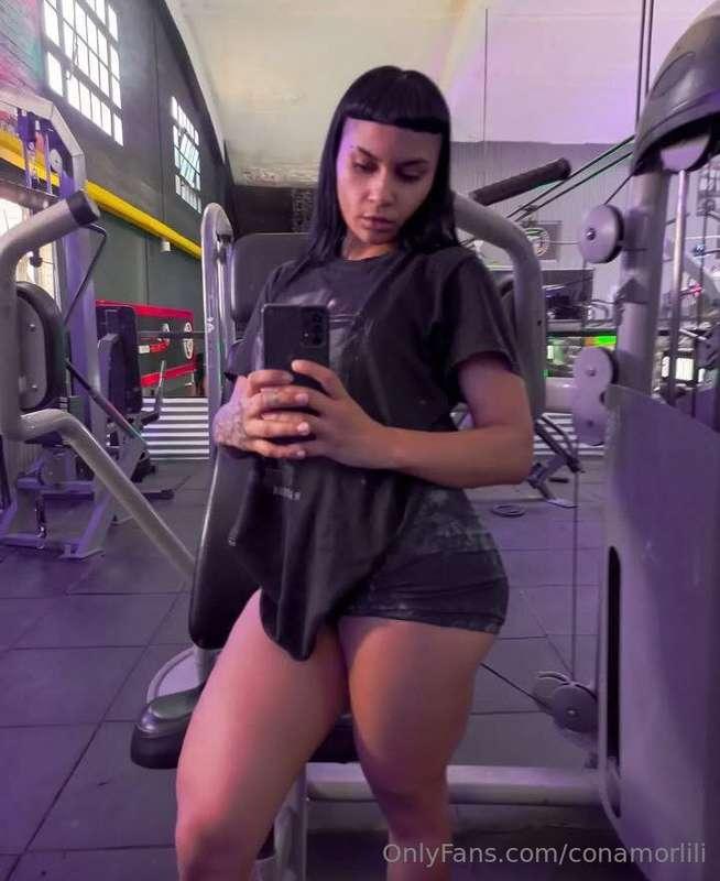 @isadoragoddes 🖤
