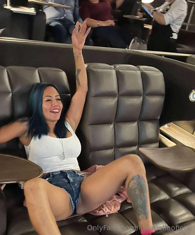 En el cine bien ABIERTA para ti  🥵🥵🔥