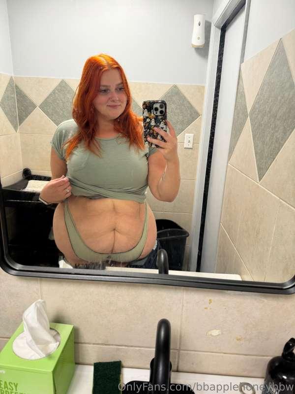 Happy Monday, here’s my cute tummy in the work bathroom 🤭