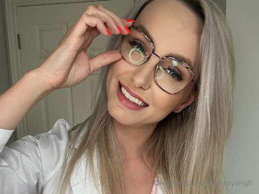 For those new to my page. Fun fact, I enjoy reading. What's ..