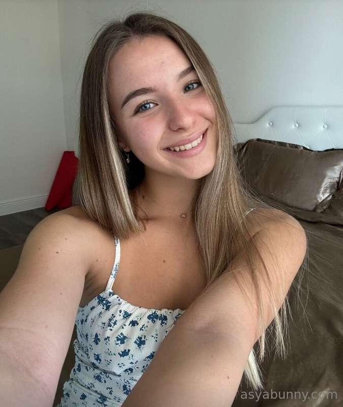 🔥@lily_charm IS WET RIGHT NOW💦My bestfriend loves to watch m..