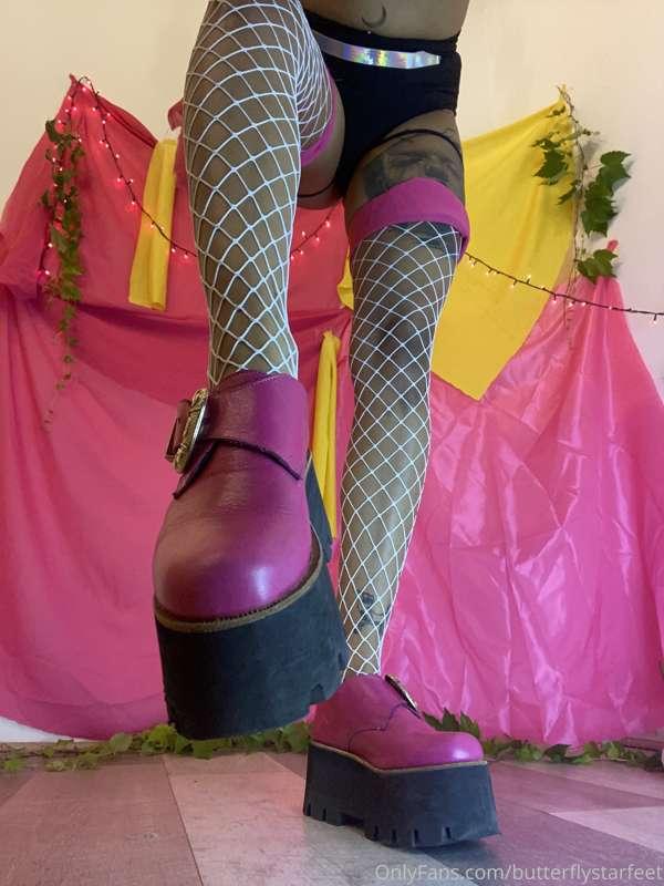 Let’s go party! 🎉 🎈 
Do you like raves? I bring you this sex..