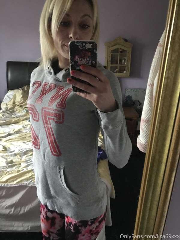 Grey hoody and leggings for work