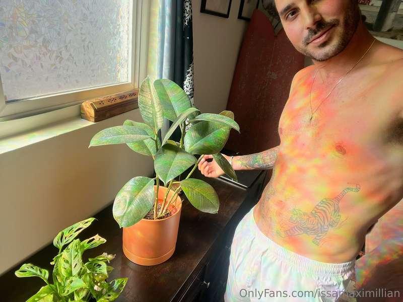 My plant’s not the only thing I know how to handle 😉