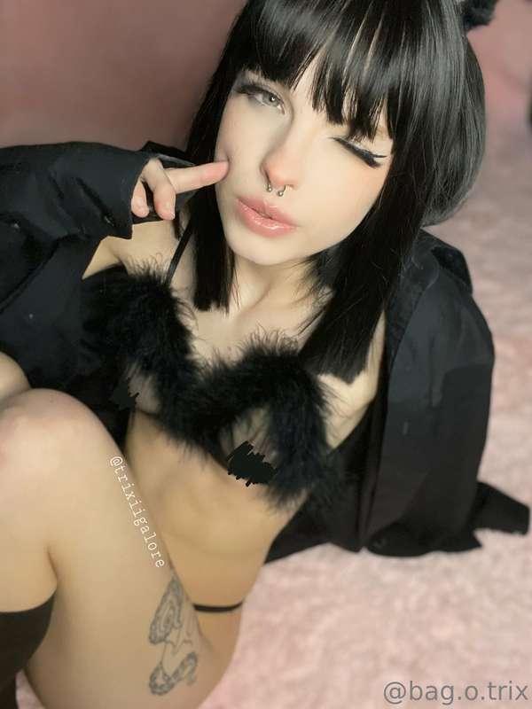 *ur favorite cyber kitten has arrived* :3 **don't leave her ..