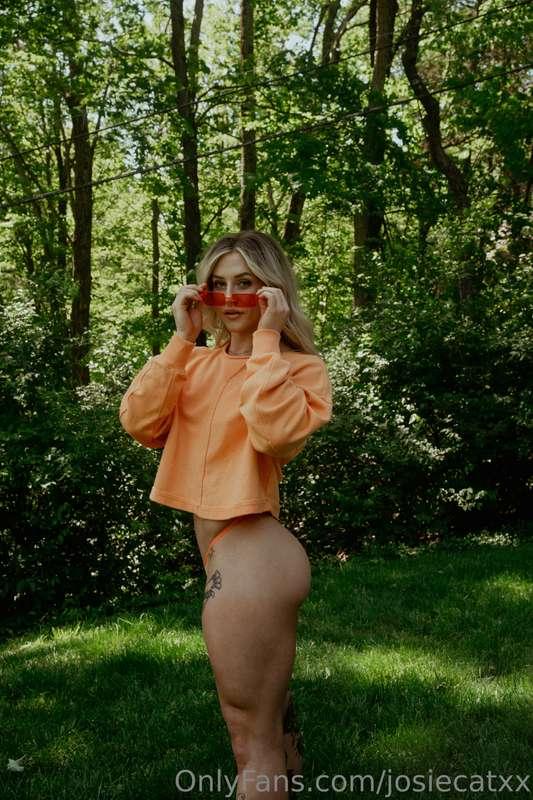 new content in your dms! happy monday☀️