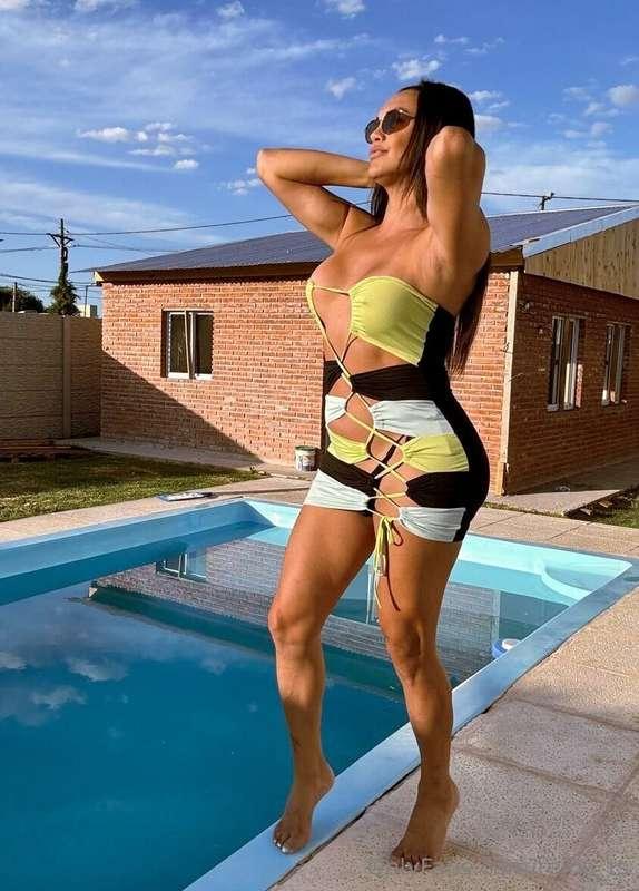 I think I would be the star of any pool party and catch your..