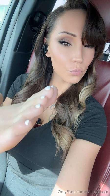 Good afternoon 👅 ready to have a very 😈 week!! 