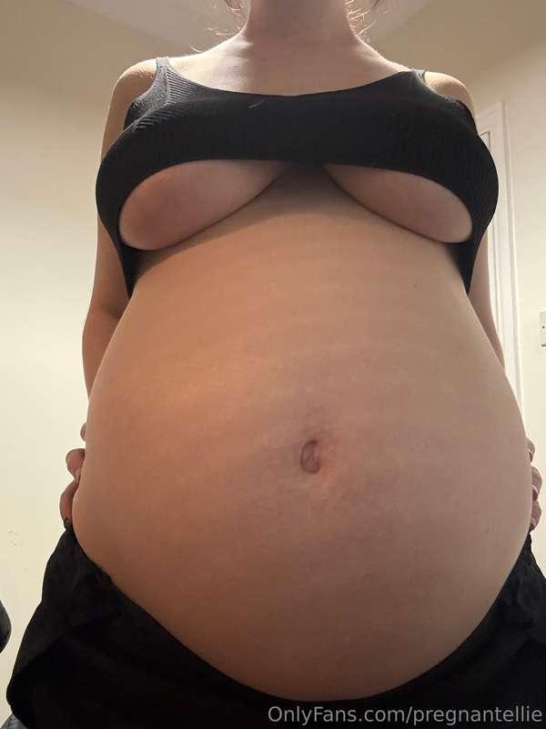 pregnantellie image #1