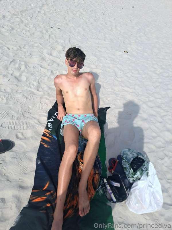 Come join me on the beach ⛱️