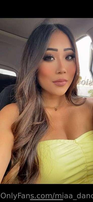 A little selfie during my driving lesson. I'm always a bit e..