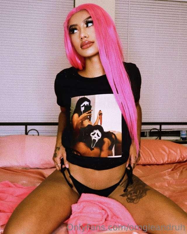 You can buy my shirts now on 
Leandra-Royer.com