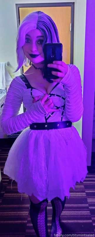 Do you like this goth Bride of Frankenstein look? 

#fyp #goth #cosplay #dress #frankenstein #tits #ass #stockings #legs #titsmintsalad