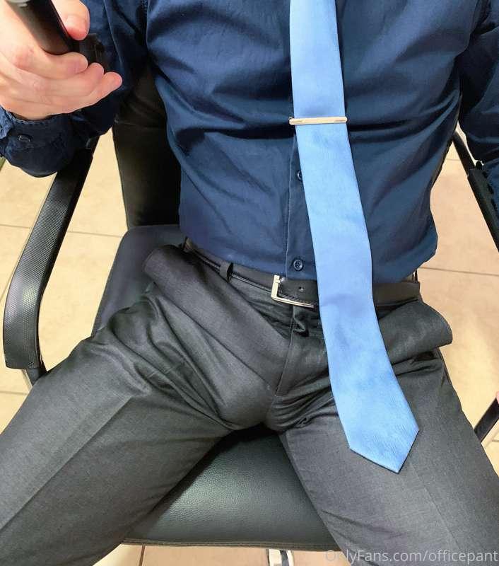 • Just my bulge.
• Solo mi bulto.