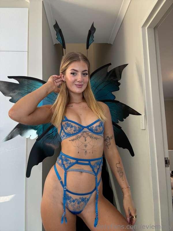 mirror mirror on the wall who’s the sluttiest of them all?