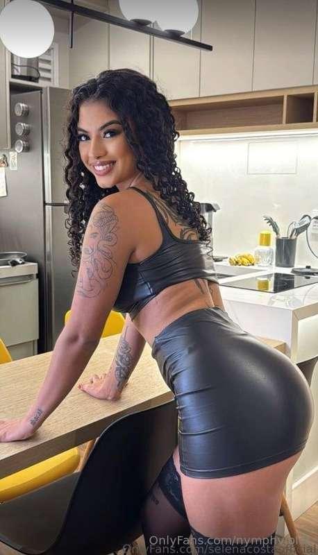 FREE SUB❗️Oh boy you're a lucky man 🤩 just look @selenacosta..