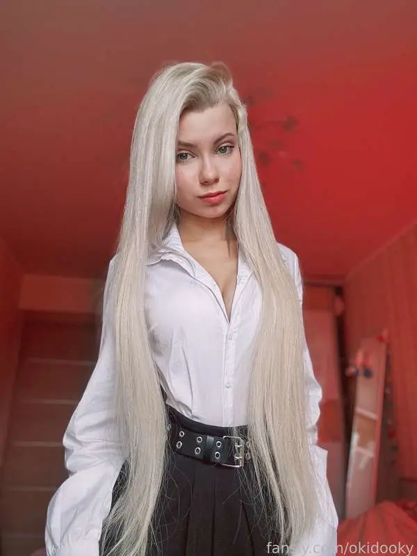 Would you let this schoolgirl sit on your lap?👧🏼💘