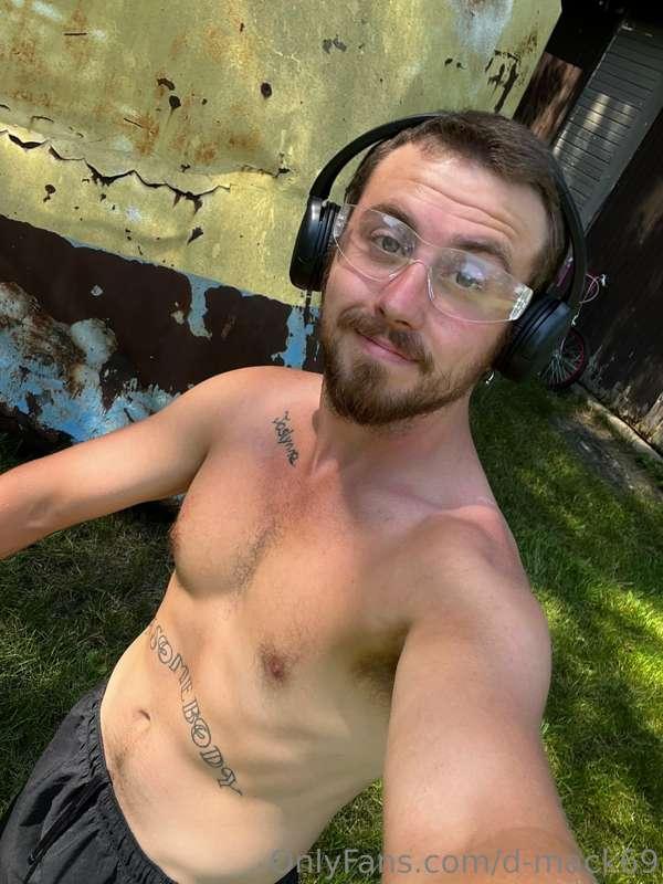 How much would you pay to have me cum mow your lawn in my ho..