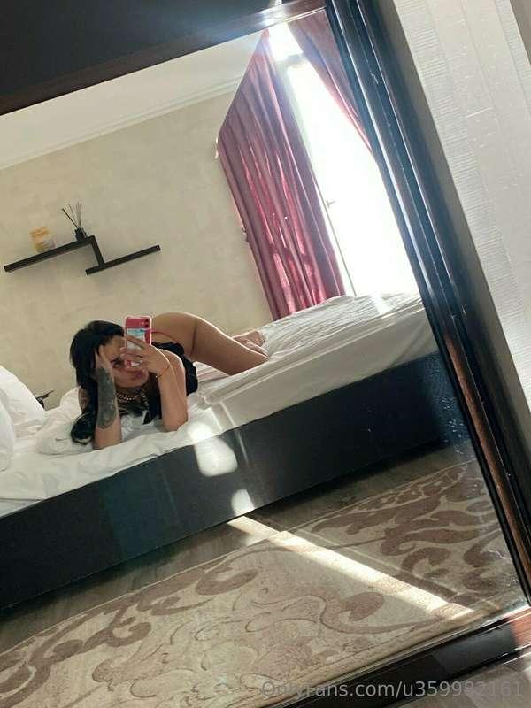 This bed is too big for me alone 🤗
Wanna join to me? 🥵