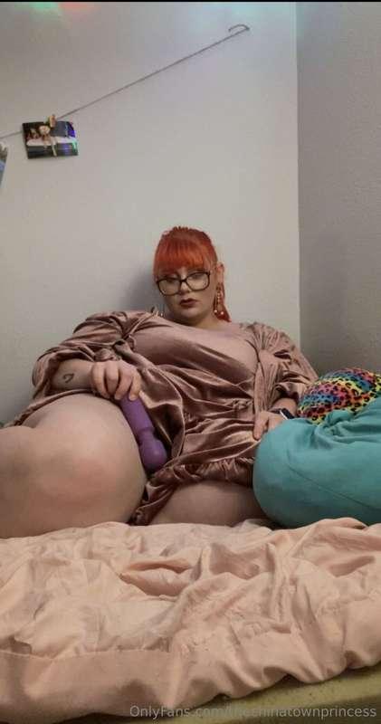 Ya’ll like BBWs? Me too. 🤪🥵 Check out my irl homegirl’s OF! ..