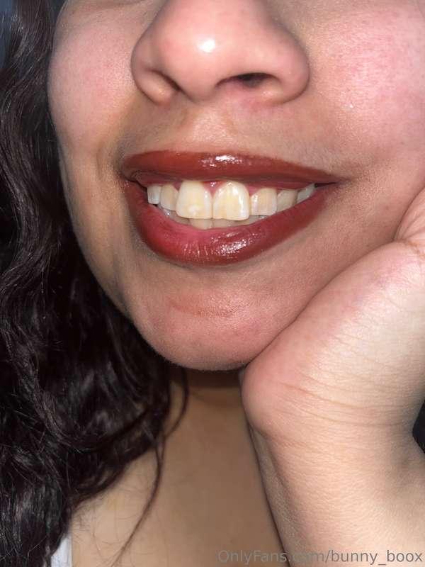 close ups of my pretty lips and tongue! 