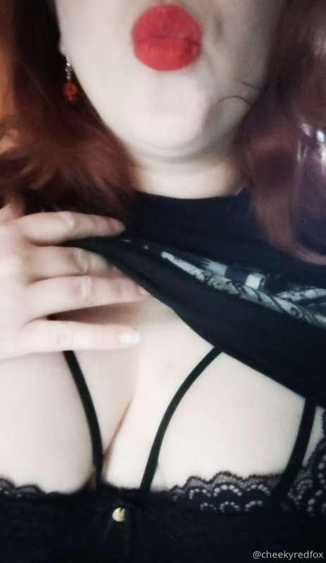 cheekyredfox image #0