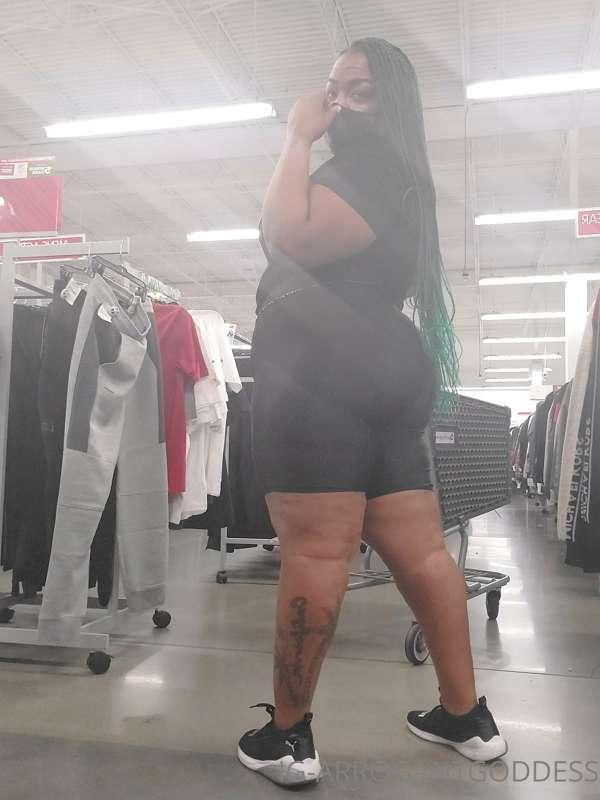 Would you eat my ass in public?