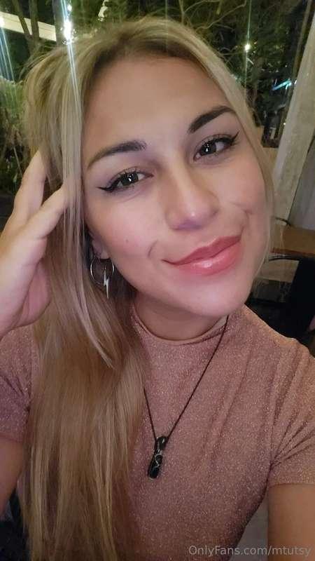 give me some kisses love 💕💕💕