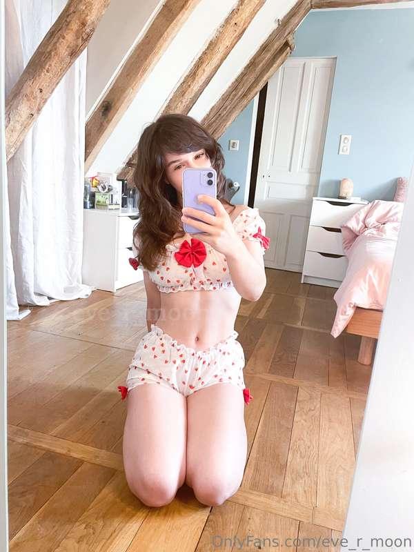 What do you think about my flawless thighs ? 🤭