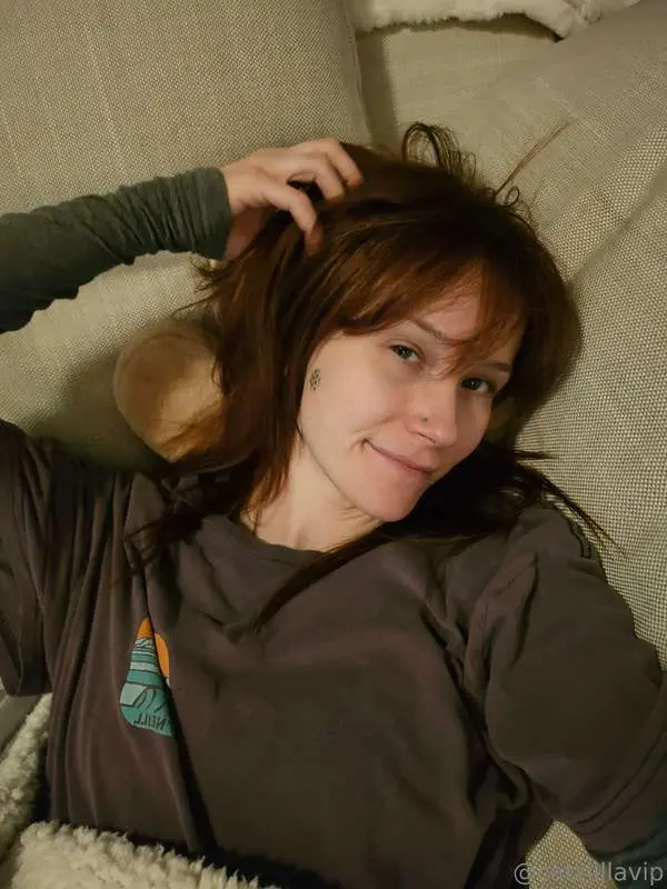 Constantly sleeeepyyyy. I need some cuddles to boost my dopa..