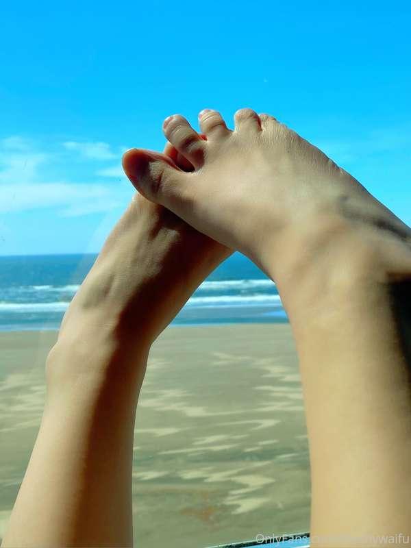 Beach feet 🦶 UwU