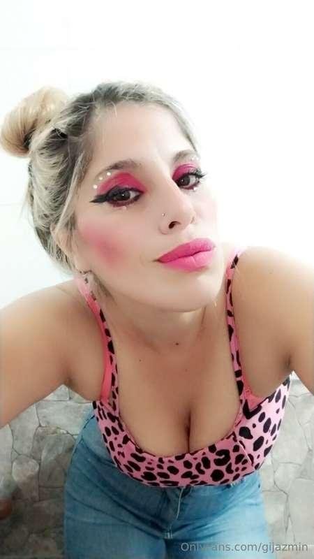 Loving pink...do you like the photos? Can you help me get to..