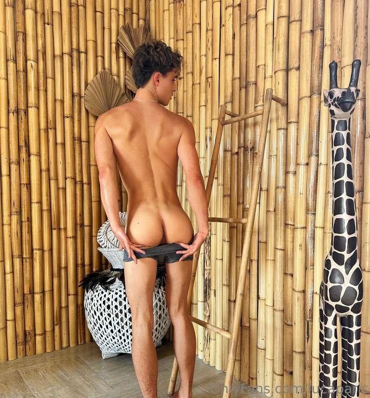 Come to me in the corner 😏🥰