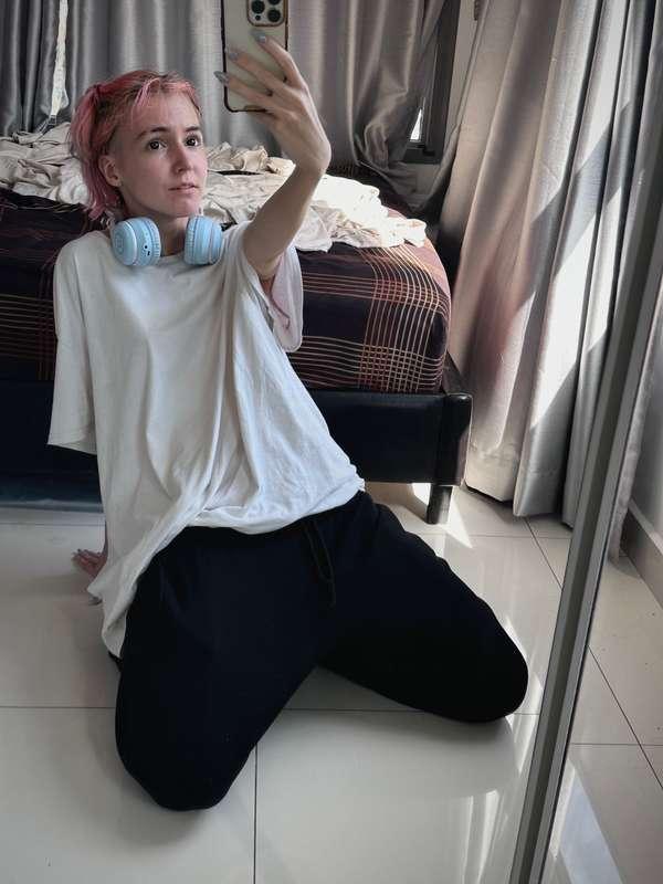 I’m feeling a bit burnt out and tired today, but I hope you’re doing well♡

as for my summer? I love making lists, so here are some of my highlights:
&gt; started doing more cosplays *some of them haven’t even been posted yet
&gt; drew lots of elf characters with big eyes, and I’m happy I’ve found a style I feel comfortable with
&gt; traveled to other cities in Thailand with my sister
&gt; petted a capybara hehe :3
&gt; sang in a karaoke booth for the first time
&gt; got my motorbike driving license
&gt; worked through some tough stuff with my therapist, and I’m feeling much better after that
&gt; changed my diet, slimmed down, and found what works better for me
&gt; had my nails done for the first time in Thailand, I mean acrylic nails

so, that’s it for now^^
wishing you a lovely weekend~


#fyp #tomboy #geek #enby #nonbinary #androgynous #dyedhair #young #teen