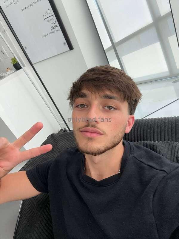 wanna chat for a while?👀