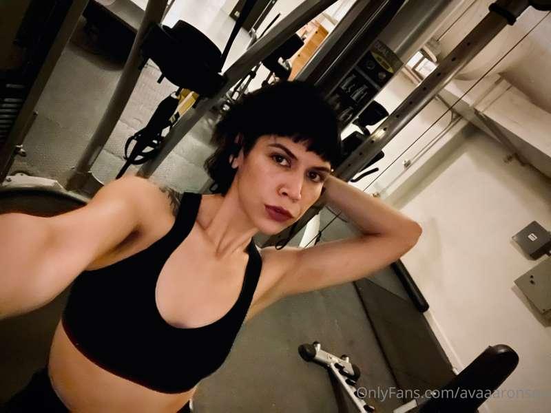 Working out 💦😈 I keep my arms strong so I can milk cock bett..
