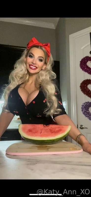 What's your favorite warm weather snack? 🤔 👅