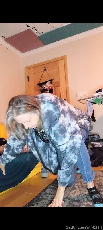 Was getting my momto stretch before she left yesterday back ..