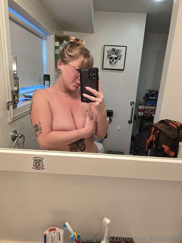 Working on them tan lines. 🤭😏