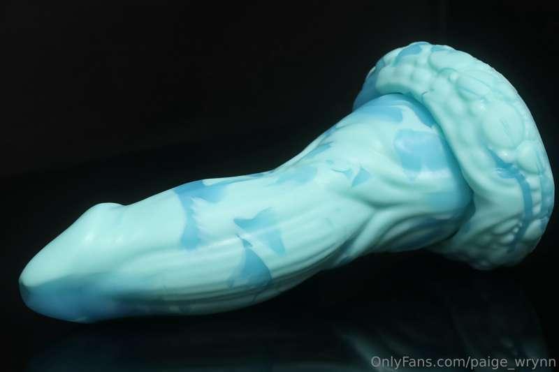 I’m so excited I FINALLY ordered my Bad Dragon dildo! I cant..